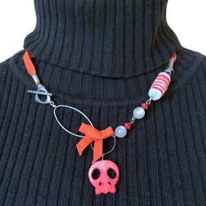 3x35$ 💀  Handmade - Skull short necklace ruban beads feather - Red White